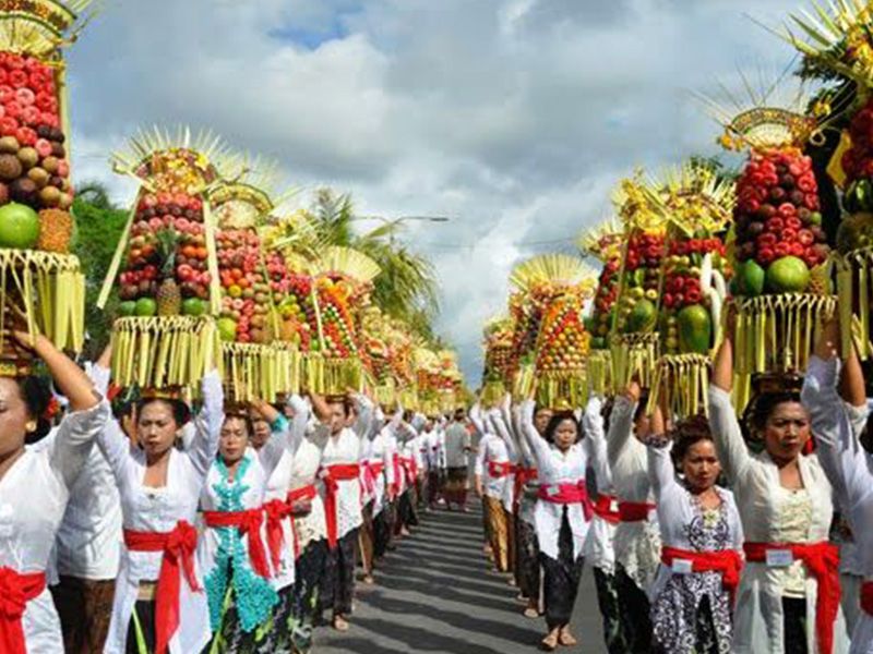 Kalender Budaya Bali (Kalender Saka): Hari Raya Kuningan, Perayaan Kemenangan Dharma di Bali